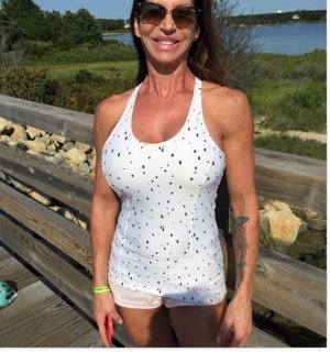Gentille latina escort girl in Lake Worth Florida